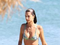 Alessandra Ambrosio wypoczywa w bikini na Mykonos